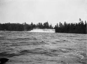 Conroy's Chute at Chats Falls. Topley Series SC  Credit: William James Topley/Library and Archives Canada/PA-009336 Restrictions on use: Nil Copyright: Expired MIKAN no 3319056